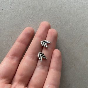 Silver arrow studs